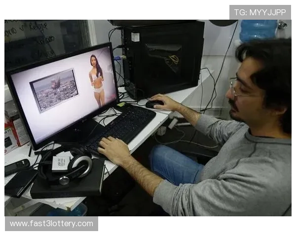 女主播脱衣报道世界杯引发热议 网友呼吁理性看待媒体炒作 女主播脱衣报道世界杯引发热议 网友呼吁理性看待媒体炒作